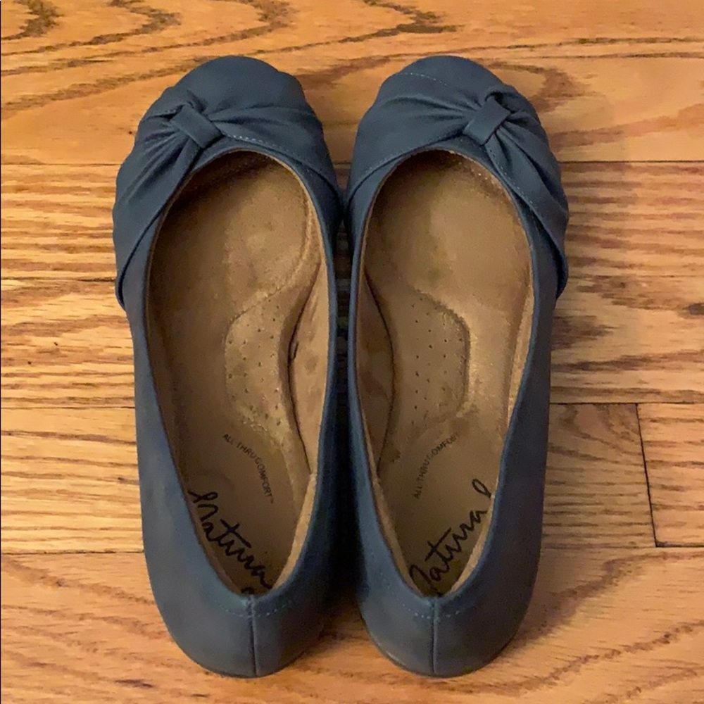 Natural Soul Grey Flats